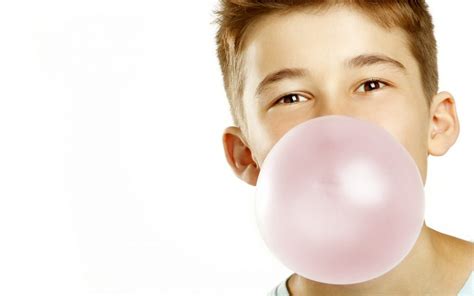 blowing chewing gum|cool gum tricks for kids.